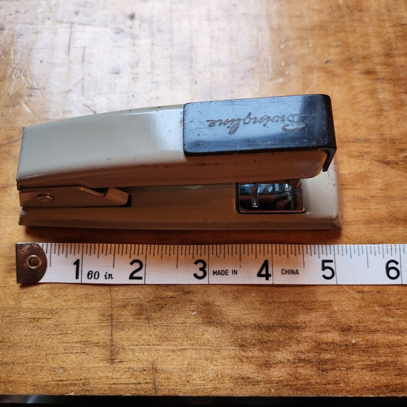 Vintage Swingline Model 711 5" Mini Stapler-Tan - Picture 7 of 8